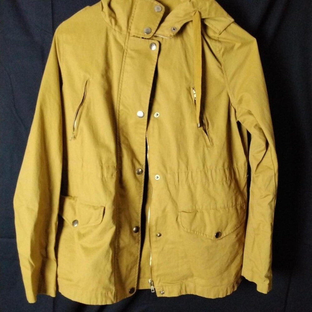 Love Tree mustard yellow jacket in a small #outerwear #mustard